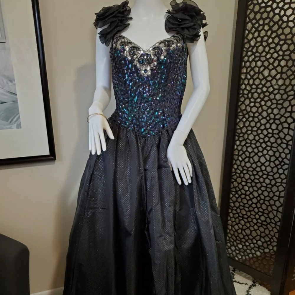 Gorgeous vintage prom dress